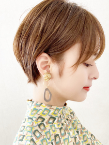 西葛西にある美容室「シーズヘア（SEES HAIR ）」のヘアスタイル「ショートハイライト」